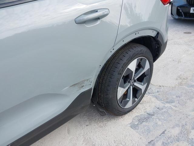 2025 VOLVO XC40 + B4