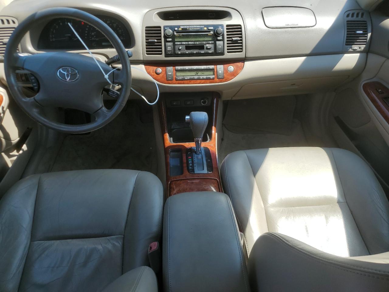 2004 Toyota Camry Le VIN: 4T1BE30K94U308825 Lot: 61906825
