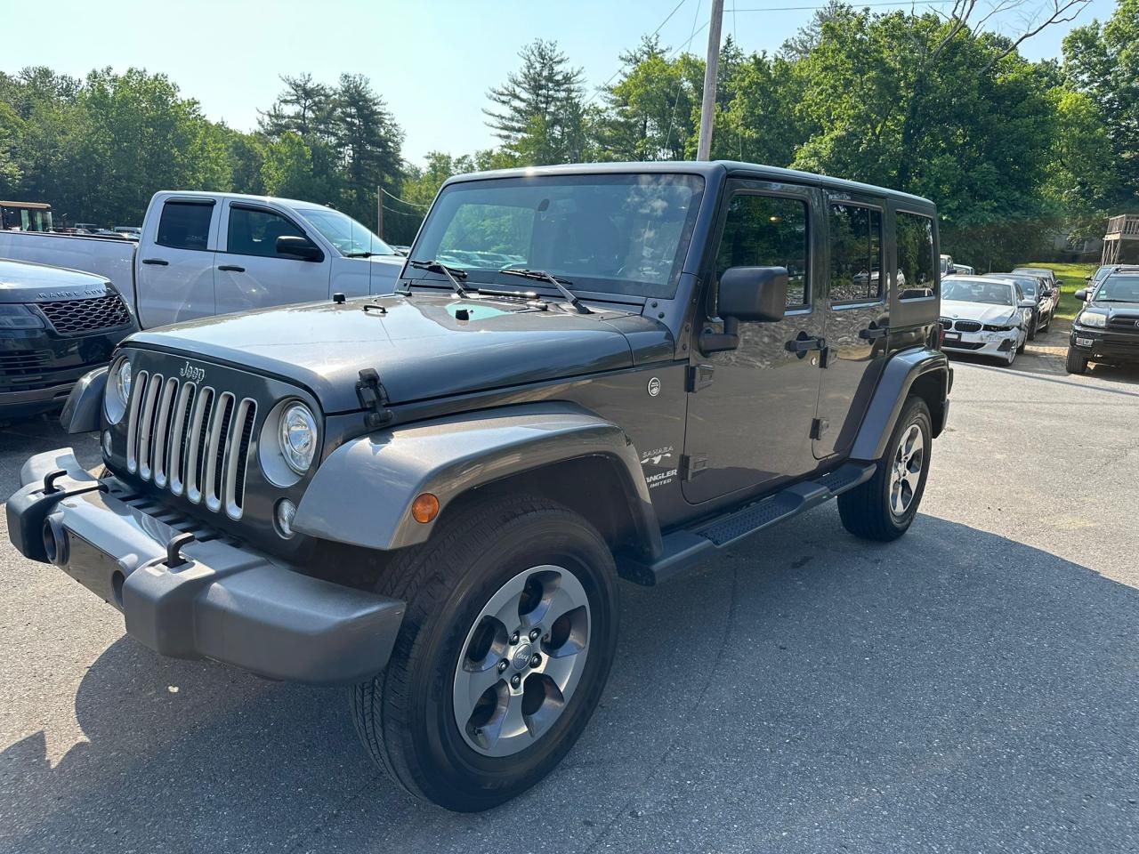 2017 Jeep Wrangler Unlimited Sahara zu verkaufen in North Billerica, MA - Minor Dent/Scratches