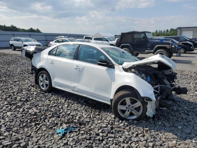 Седани VOLKSWAGEN JETTA 2012 Білий