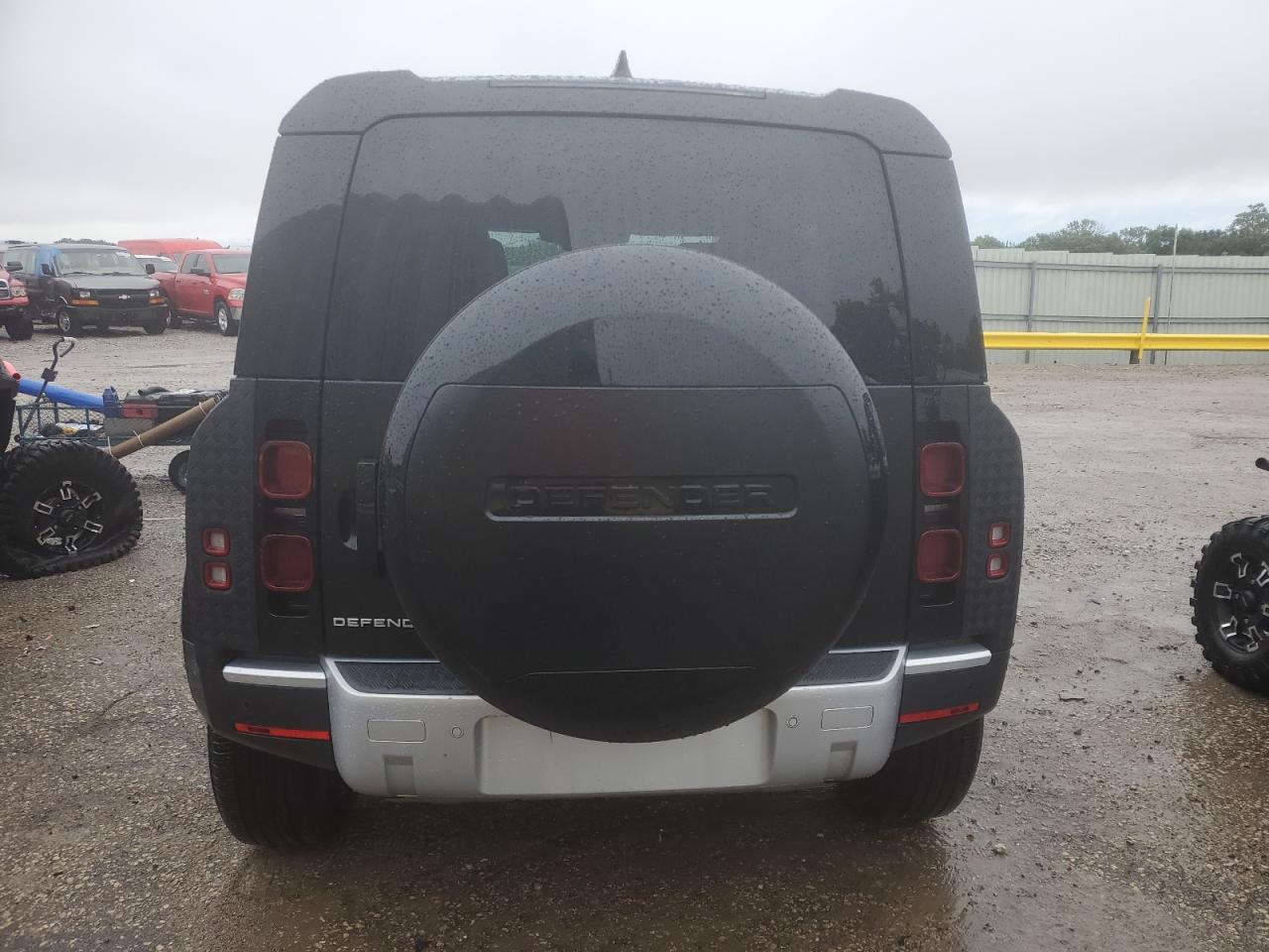 2024 Land Rover Defender 110 S VIN: SALEJ7EX5R2311676 Lot: 59365555