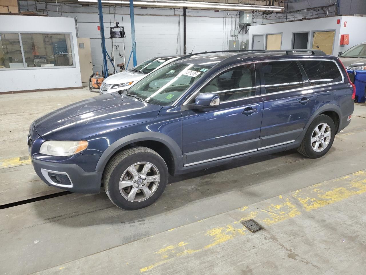 2011 Volvo Xc70 3.2 продається в Wheeling, IL - Minor Dent/Scratches