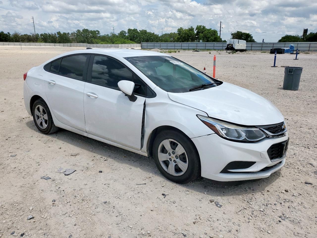 CHEVROLET CRUZE 2018 VIN 1G1BC5SM4J7186091 фото 4