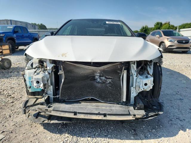  TOYOTA CAMRY 2021 Белы