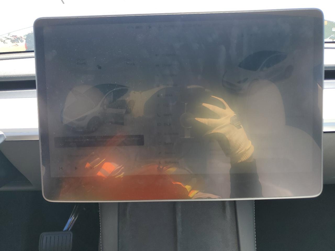 TESLA MODEL Y 2024 VIN 7SAYGDEEXRF065160 фото 9