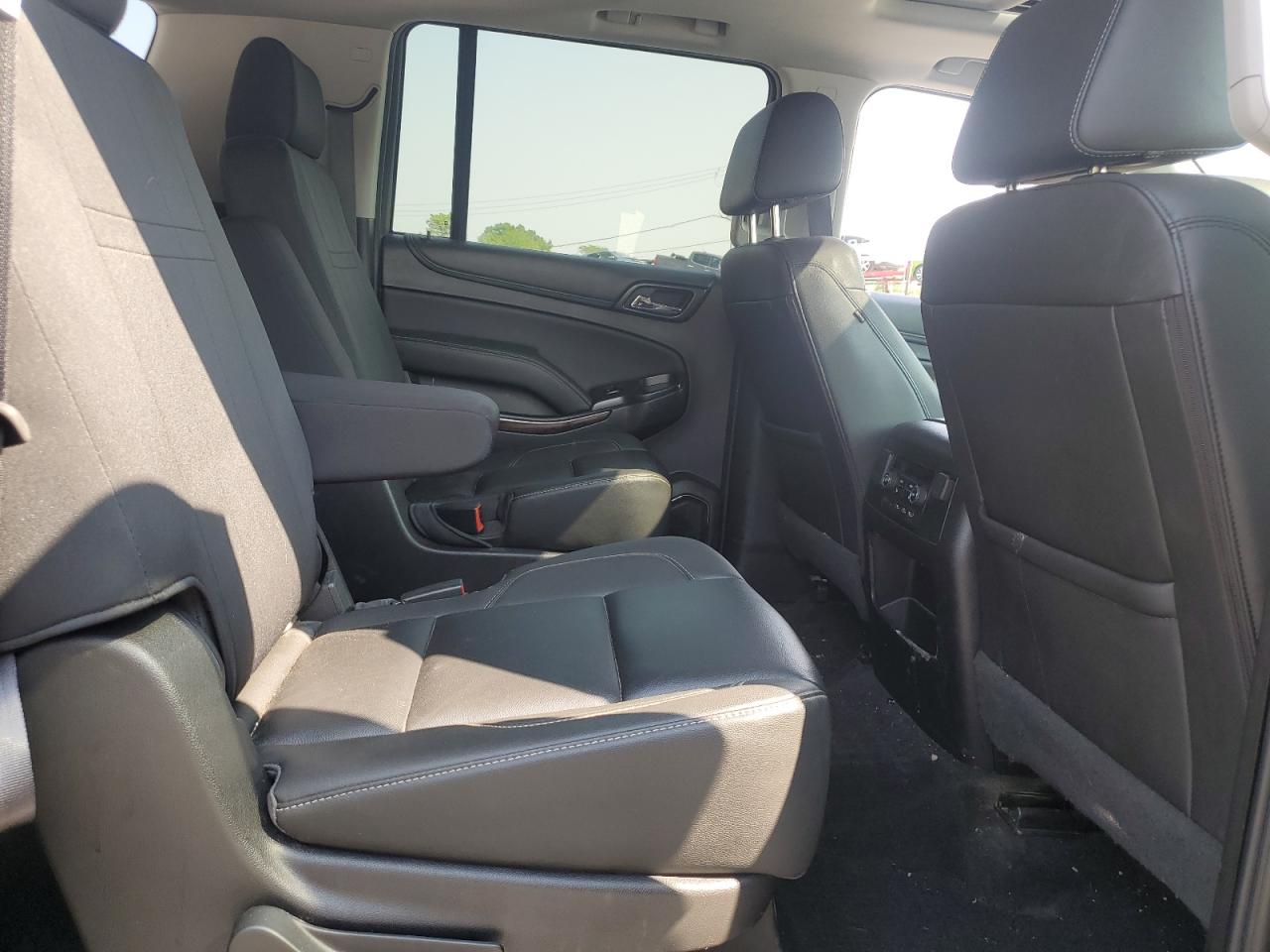 2018 Chevrolet Suburban K1500 Lt VIN: 1GNSKHKC2JR299679 Lot: 60543755