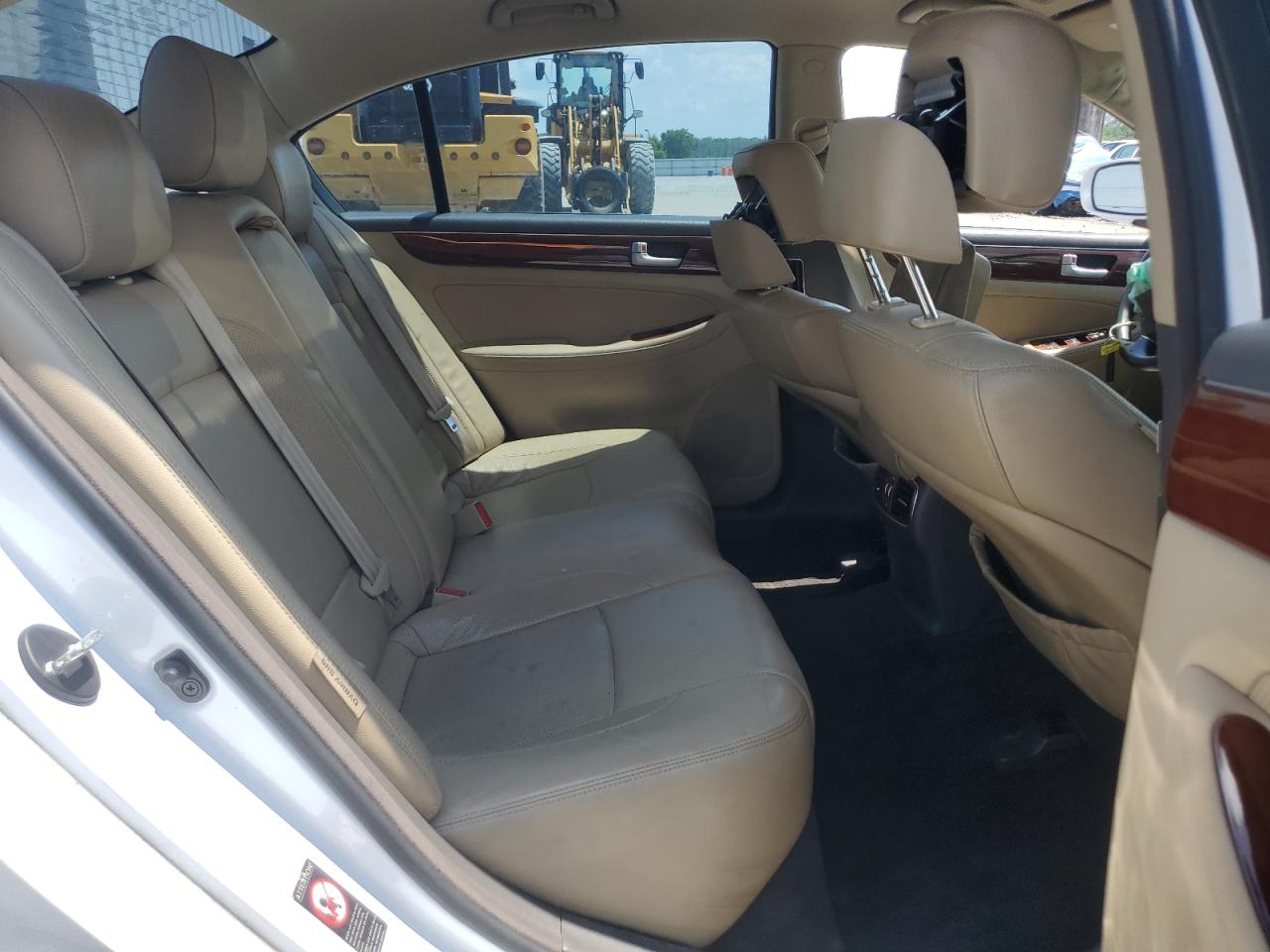 2014 Hyundai Genesis 3.8L VIN: KMHGC4DD5EU261775 Lot: 61387075
