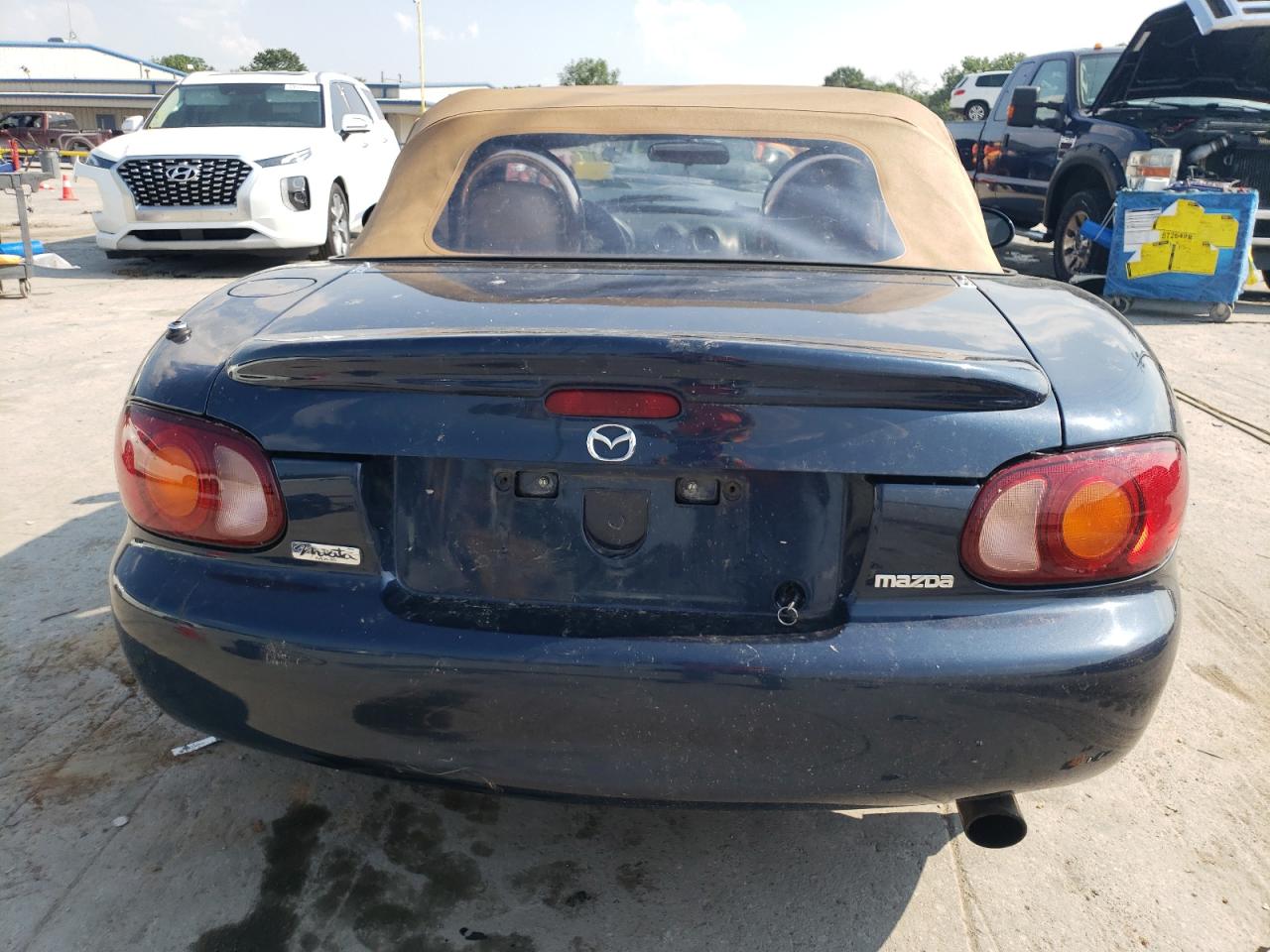 2000 Mazda Mx-5 Miata Base VIN: JM1NB3535Y0141923 Lot: 59676545