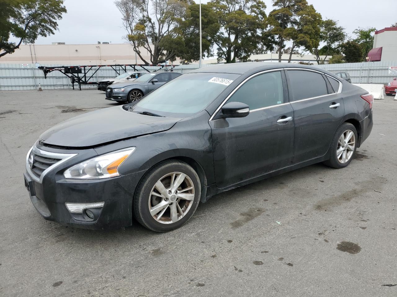 2013 Nissan Altima 2.5 продається в Hayward, CA - Minor Dent/Scratches