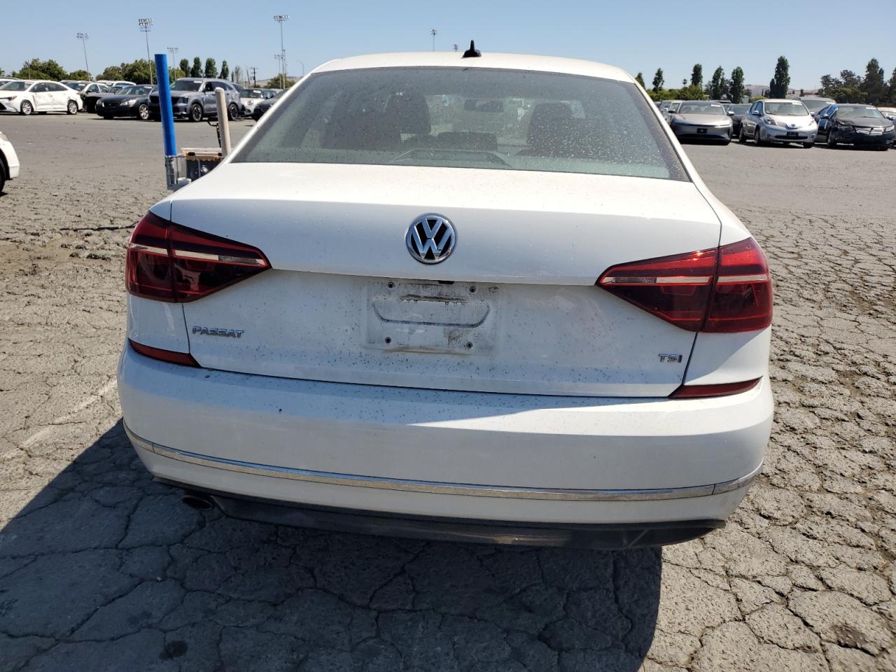 2018 Volkswagen Passat S VIN: 1VWAA7A38JC019542 Lot: 61260375