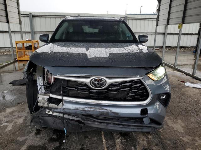  TOYOTA HIGHLANDER 2022 Srebrny