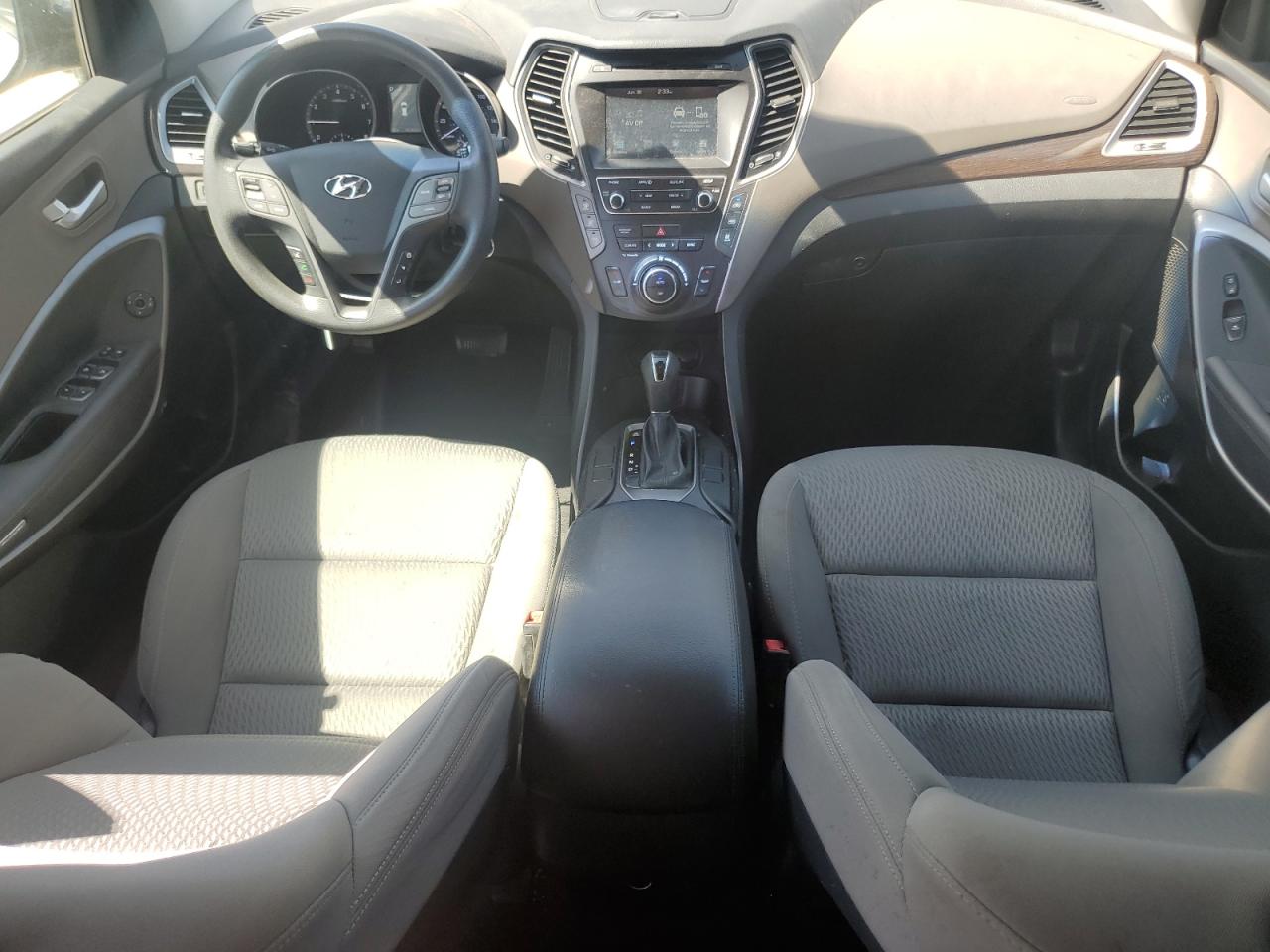 2017 Hyundai Santa Fe Se VIN: KM8SM4HF4HU179642 Lot: 62527235