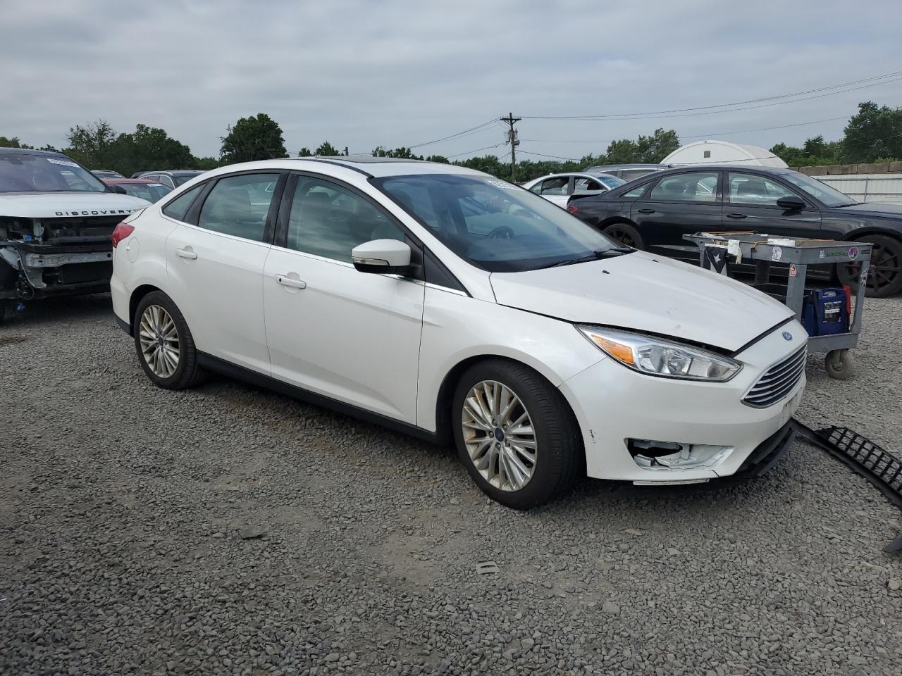 FORD FOCUS 2018 VIN 1FADP3J23JL280968 фото 4