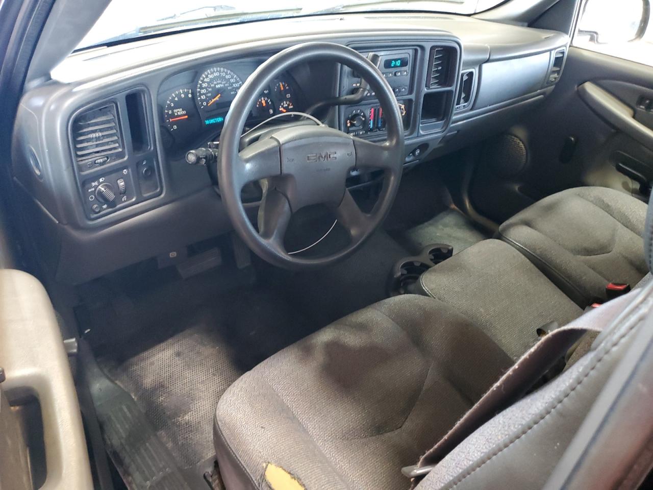 2005 GMC New Sierra C1500 VIN: 1GTEC14X05Z335742 Lot: 61852305