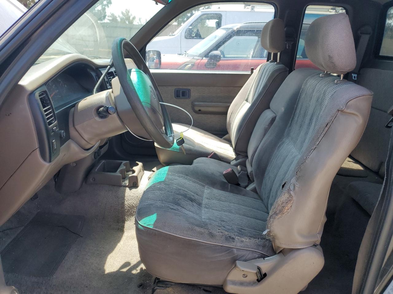 1999 Toyota Tacoma Xtracab VIN: 4TAVN52NXXZ565953 Lot: 62135205