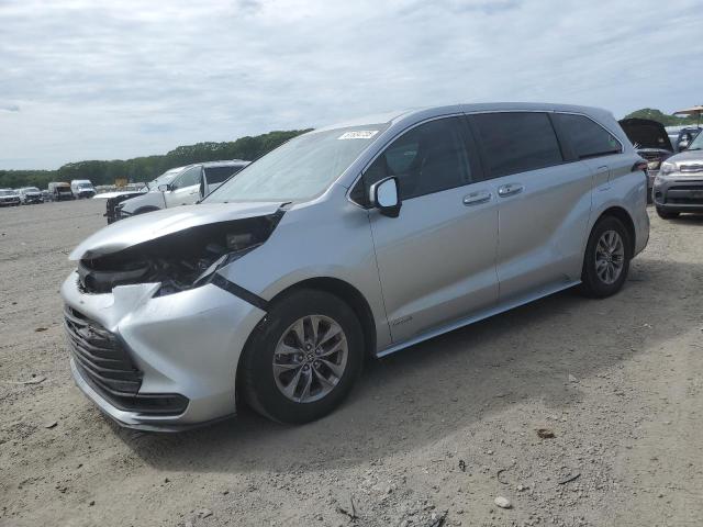 TOYOTA SIENNA LE 2021