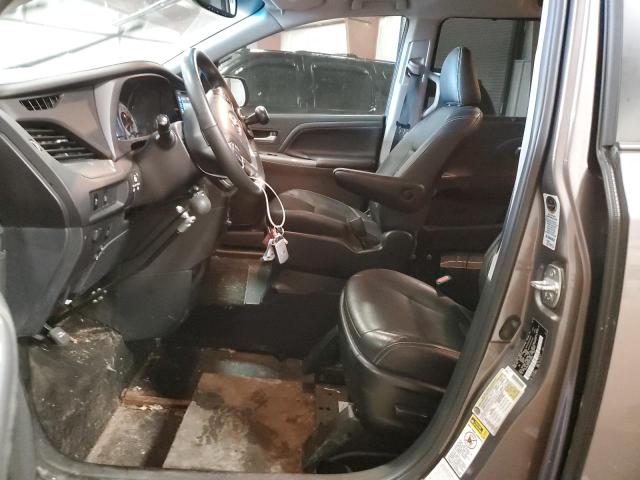 Minivans TOYOTA SIENNA 2016 Srebrny