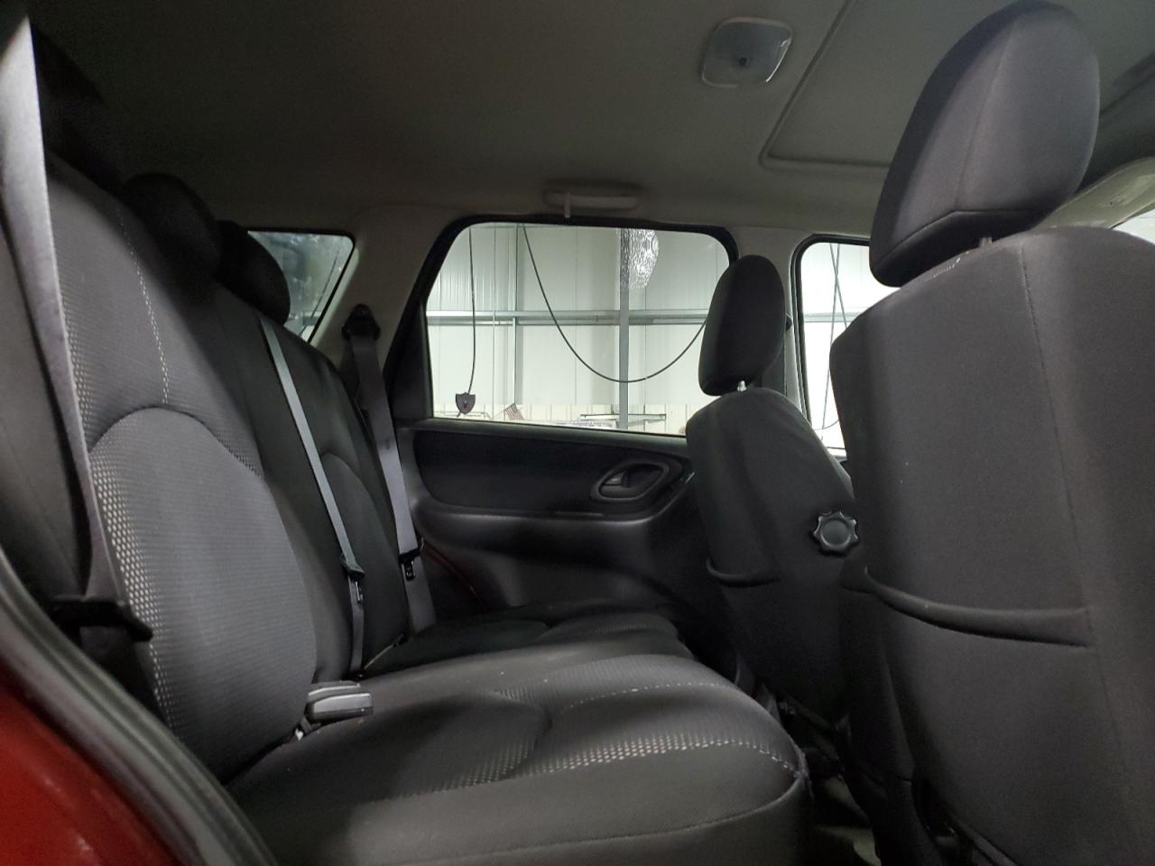 2005 Mazda Tribute S VIN: 4F2YZ04115KM36962 Lot: 61829285