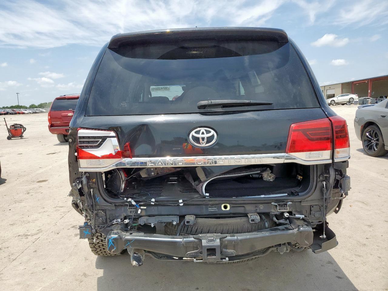 2018 Toyota Land Cruiser VIN: JTMCY7AJ8J4062309 Lot: 59143505
