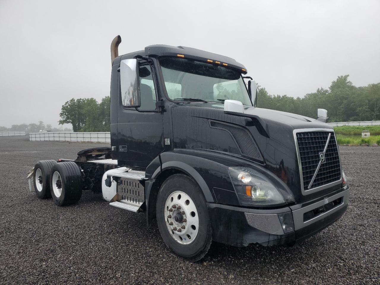 2016 Volvo Vnl Semi Truck for Sale in Fredericksburg, VA - Side