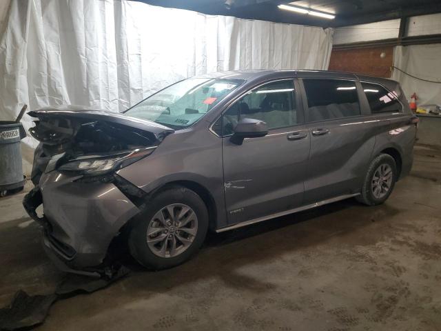 TOYOTA SIENNA LE 2021
