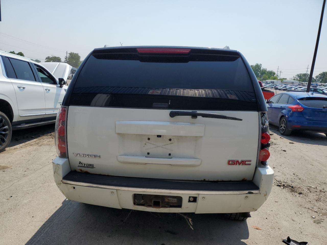 2008 GMC Yukon Denali VIN: 1GKFK63838J124699 Lot: 60309275
