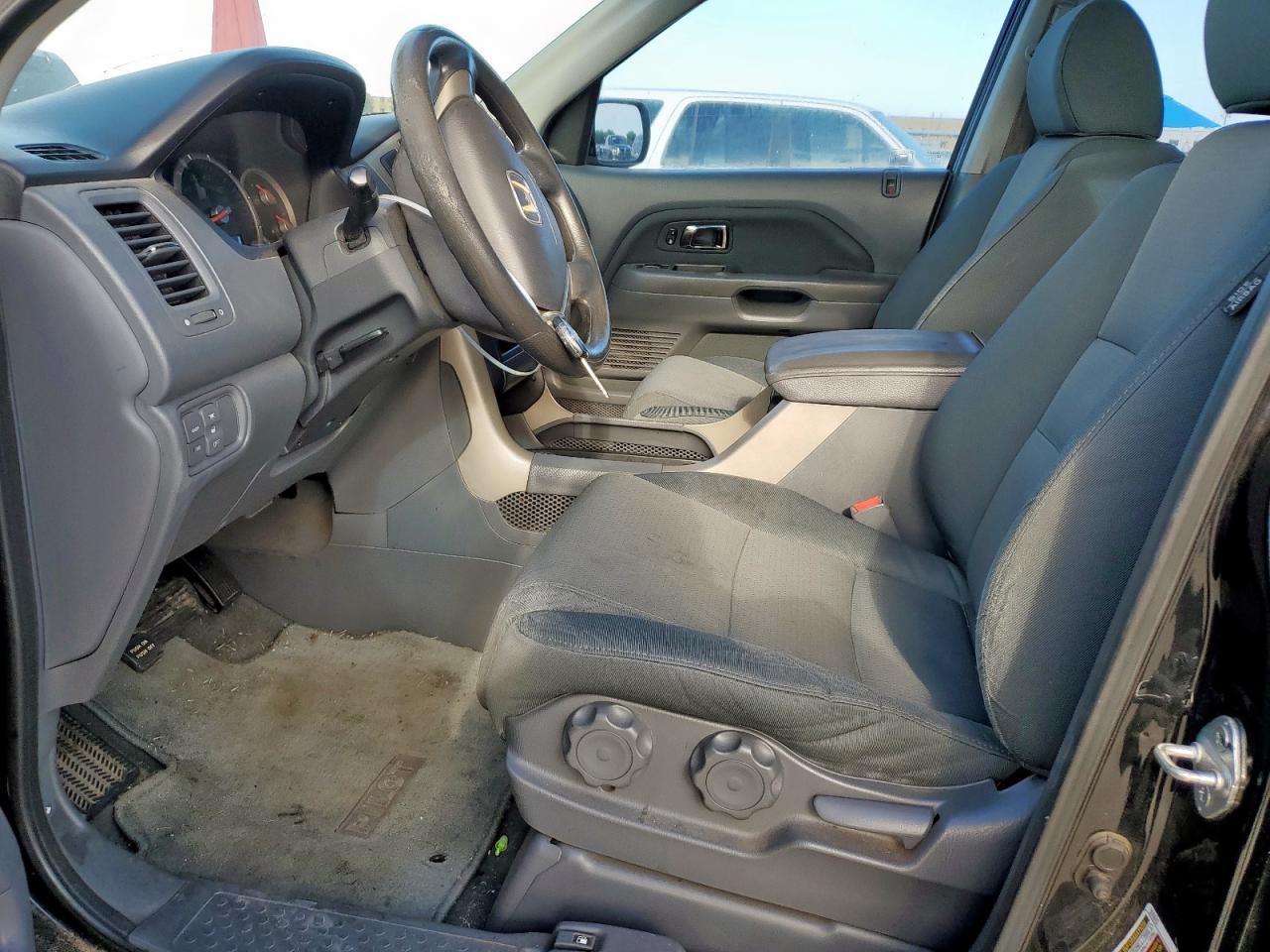 2007 Honda Pilot Lx VIN: 5FNYF28107B039001 Lot: 61394755