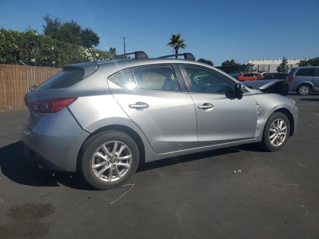  MAZDA 3 2015 Srebrny