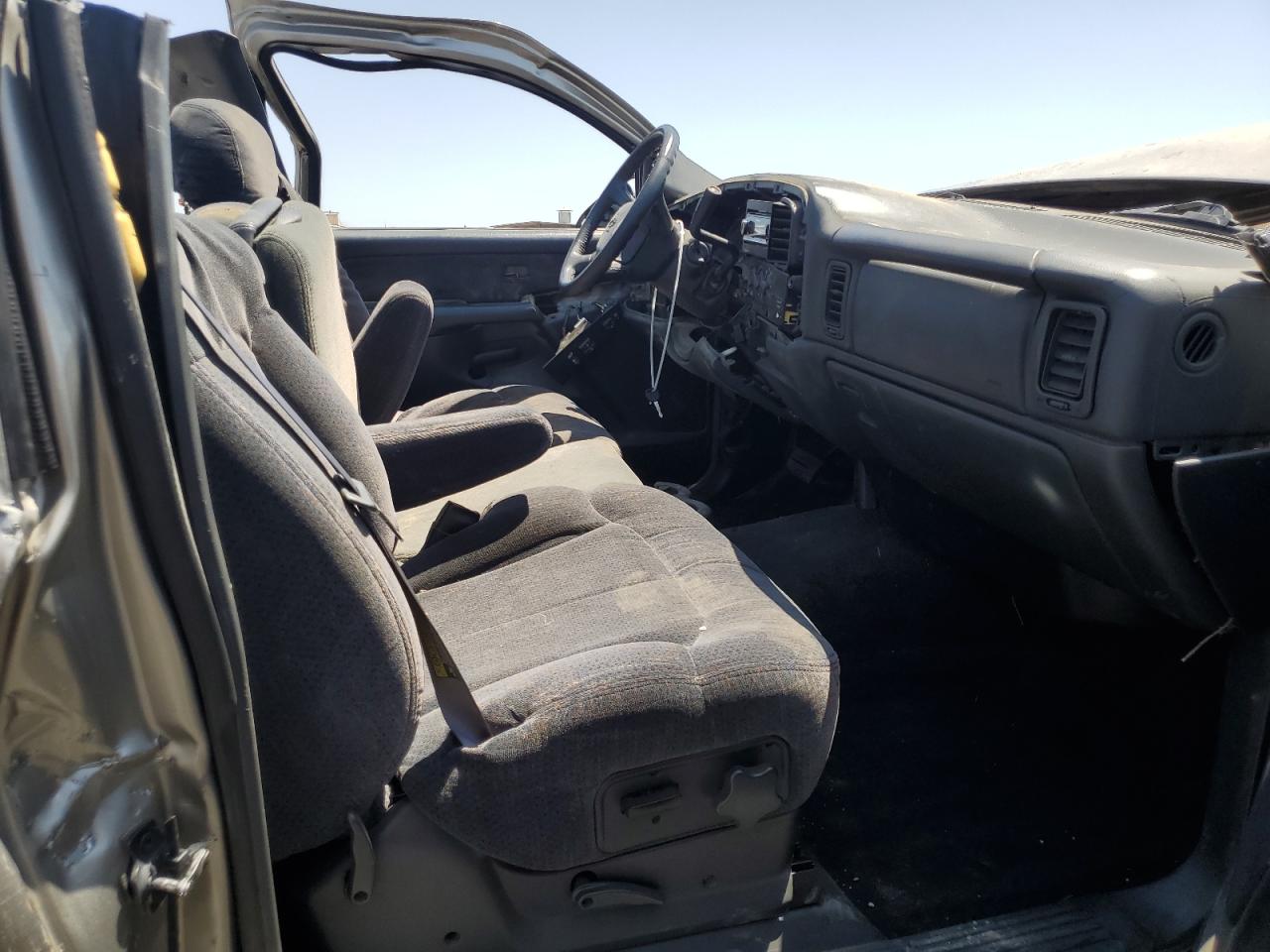 1999 Chevrolet Silverado C1500 VIN: 1GCEC14V6XZ165937 Lot: 61639125