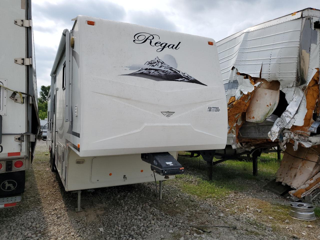 2009 Fleetwood Regal for Sale in Cicero, IN - Top/Roof