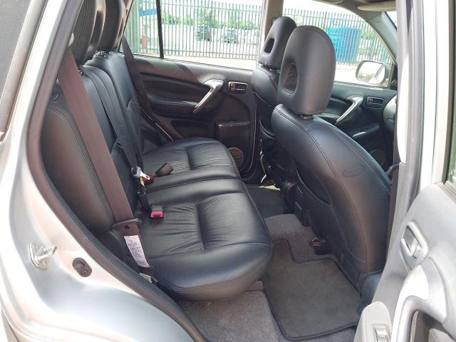 2005 TOYOTA RAV4 XT5 V