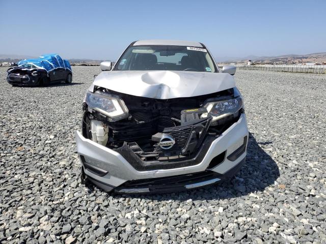  NISSAN ROGUE 2017 Srebrny