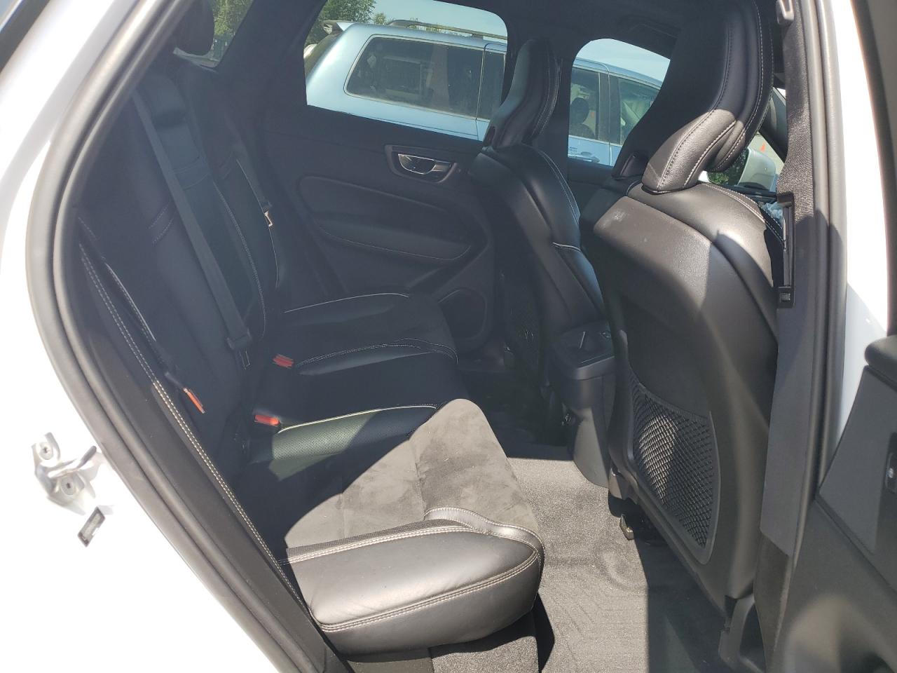 2019 Volvo Xc60 T5 R-Design VIN: LYV102RM5KB326307 Lot: 61310435