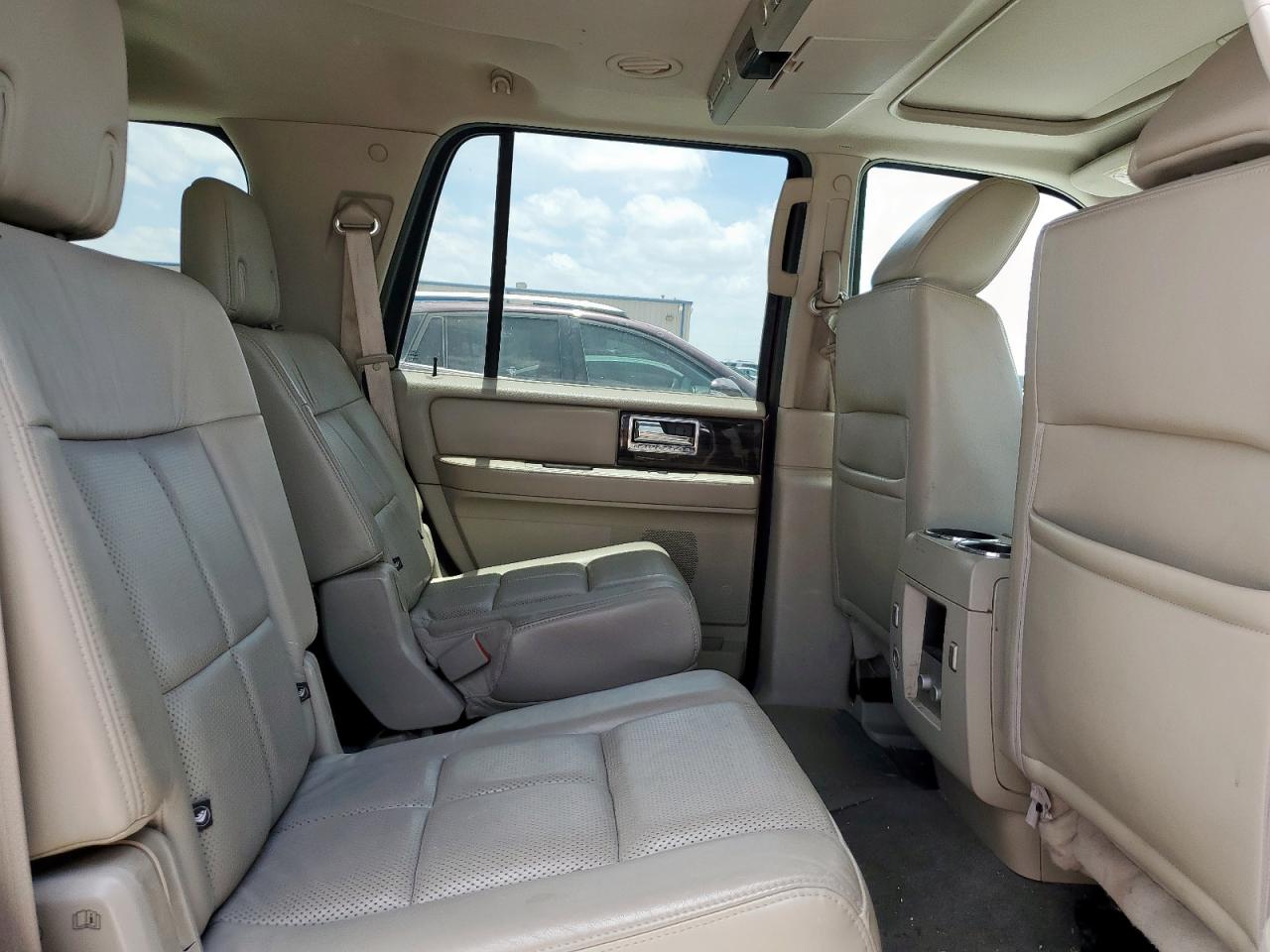 2010 Lincoln Navigator VIN: 5LMJJ2H50AEJ00691 Lot: 60551485
