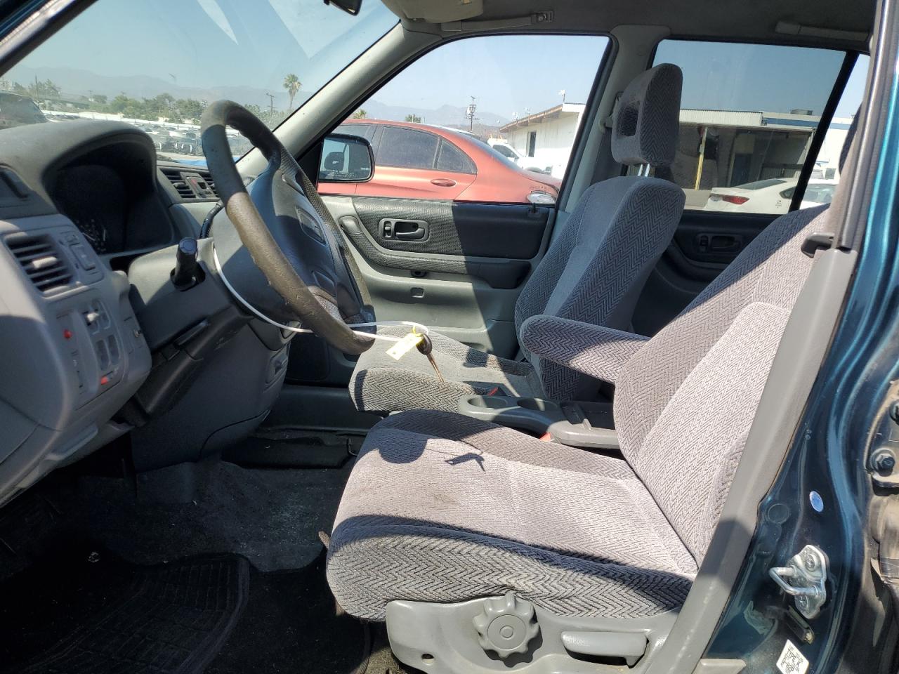 1998 Honda Cr-V Lx VIN: JHLRD2846WC018138 Lot: 62584055