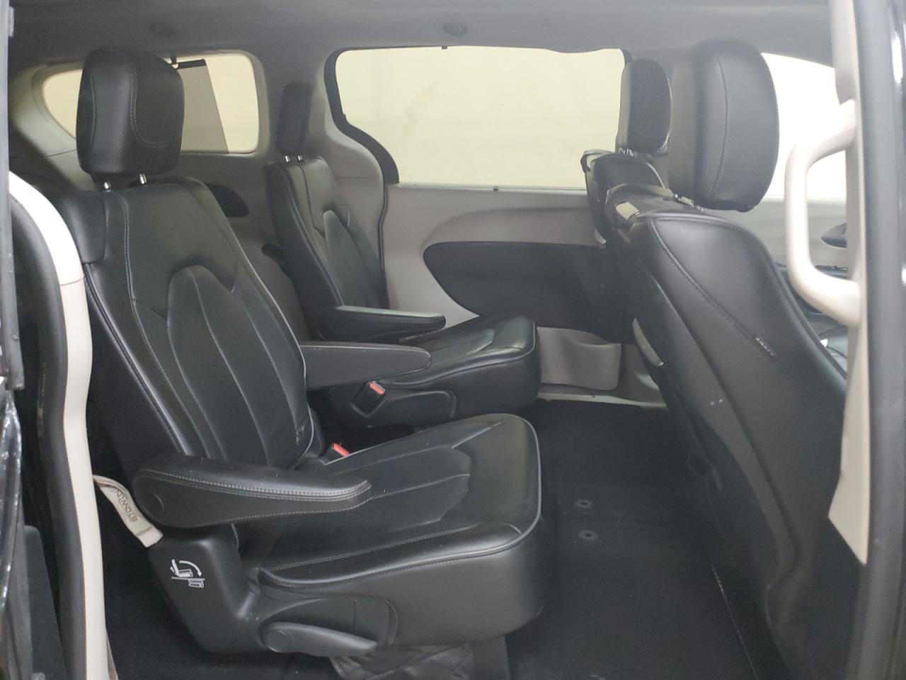 2018 Chrysler Pacifica Limited VIN: 2C4RC1GG2JR353046 Lot: 60729525