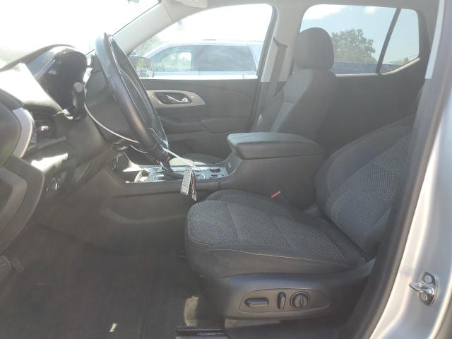  CHEVROLET TRAVERSE 2018 Srebrny