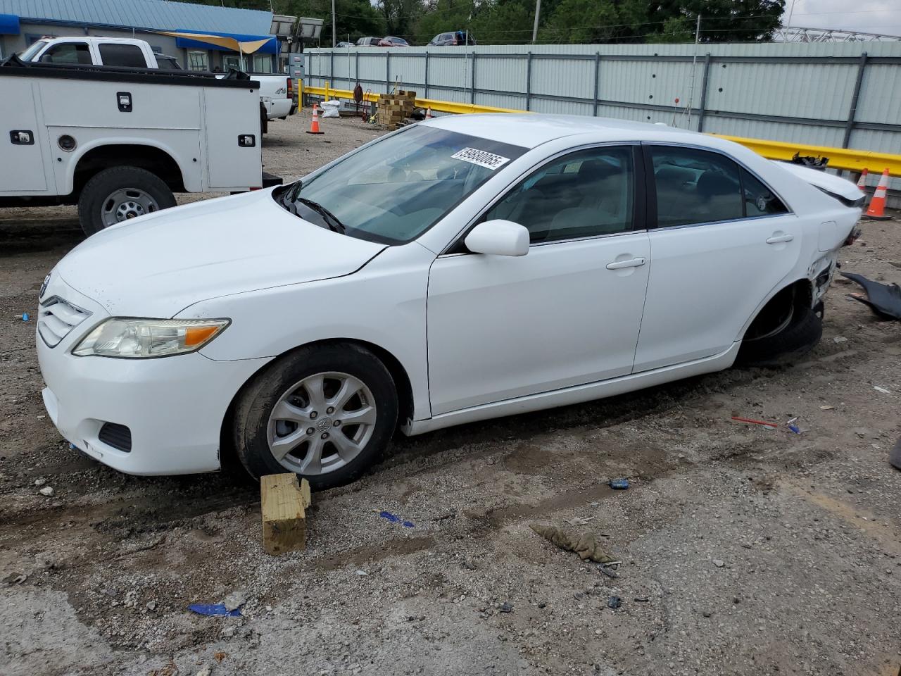 2011 Toyota Camry Base იყიდება Wichita-ში, KS - Rear End