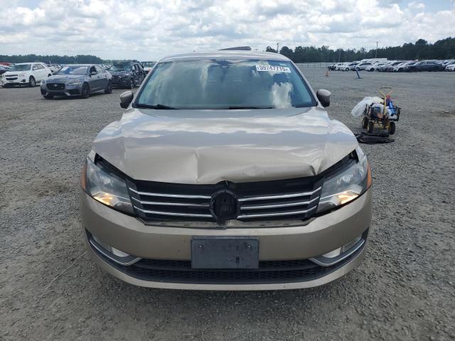 Седани VOLKSWAGEN PASSAT 2015 Золотий