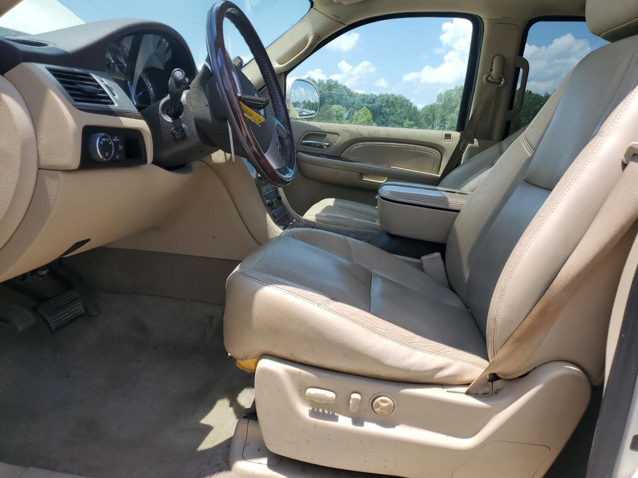 2009 Cadillac Escalade Luxury VIN: 1GYFK23209R224272 Lot: 59886345