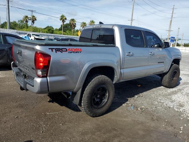  TOYOTA TACOMA 2017 Srebrny