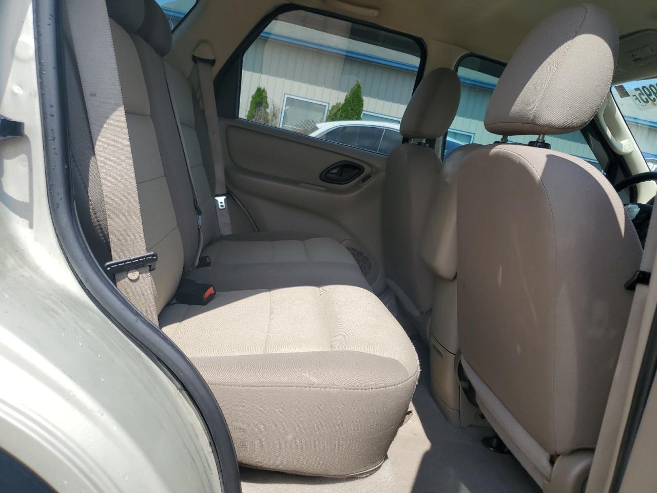 2005 Ford Escape Xls VIN: 1FMYU02Z35KA02044 Lot: 61158995