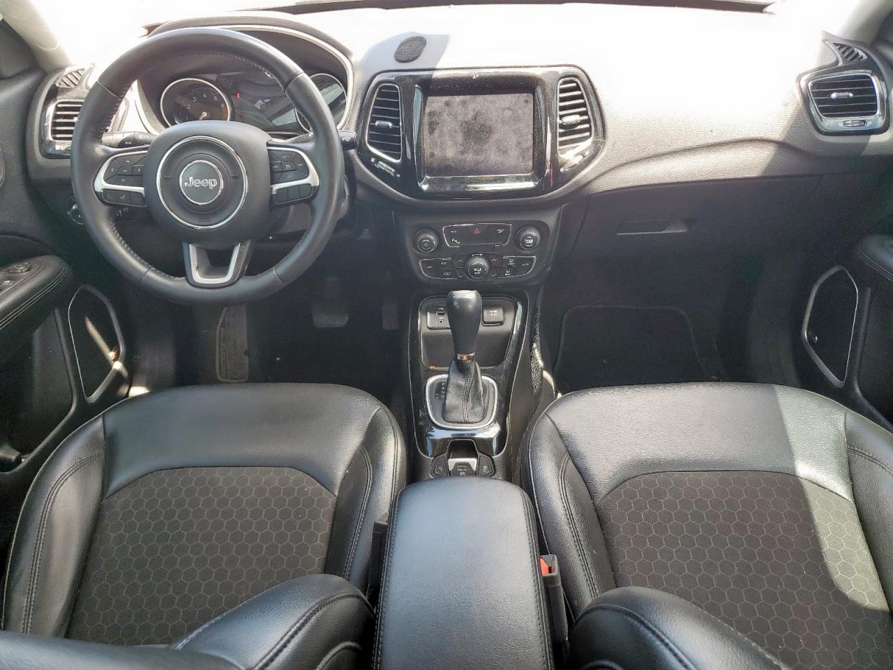JEEP COMPASS 2018 VIN 3C4NJCBB3JT304902 photo 8