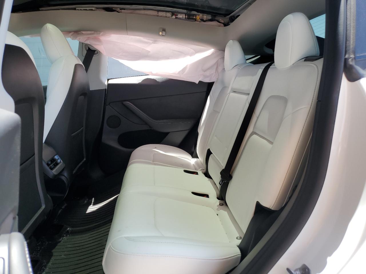 2022 Tesla Model Y VIN: 7SAYGDEF6NF531055 Lot: 60876025