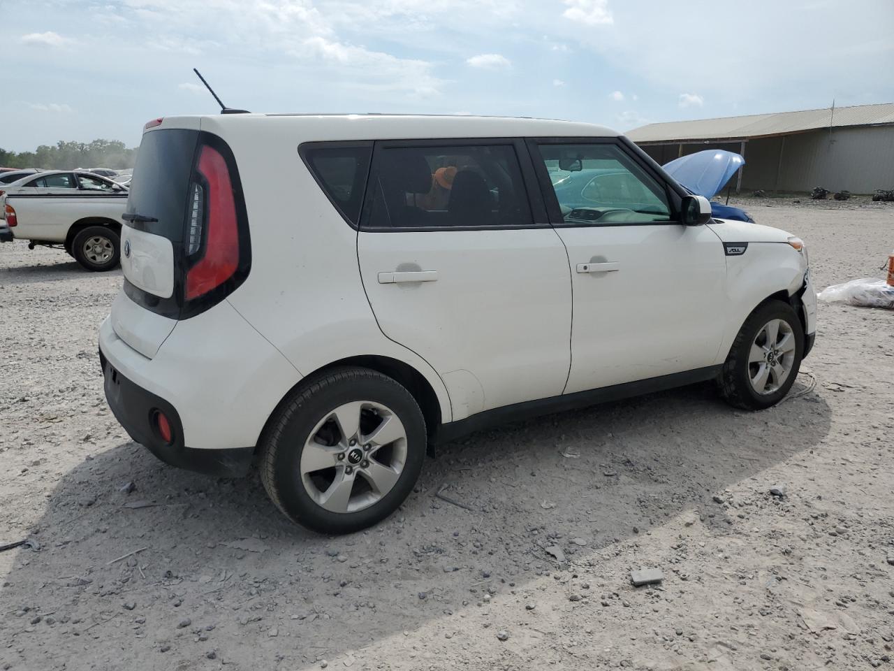 KIA SOUL 2018 VIN KNDJN2A27J7553898 photo 3