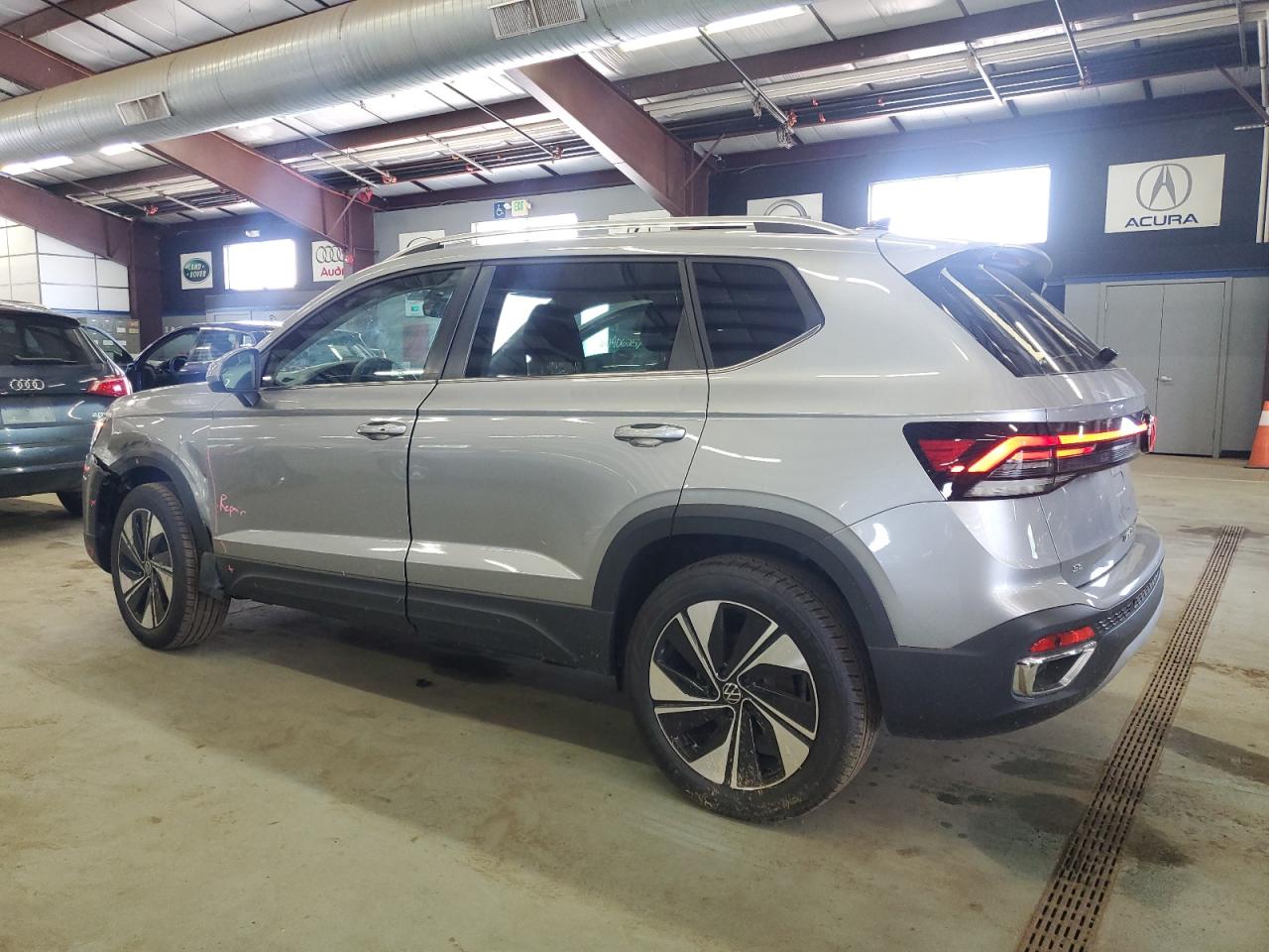 2025 Volkswagen Taos Se silver null gas 3VVUC7B29SM018451 photo #3