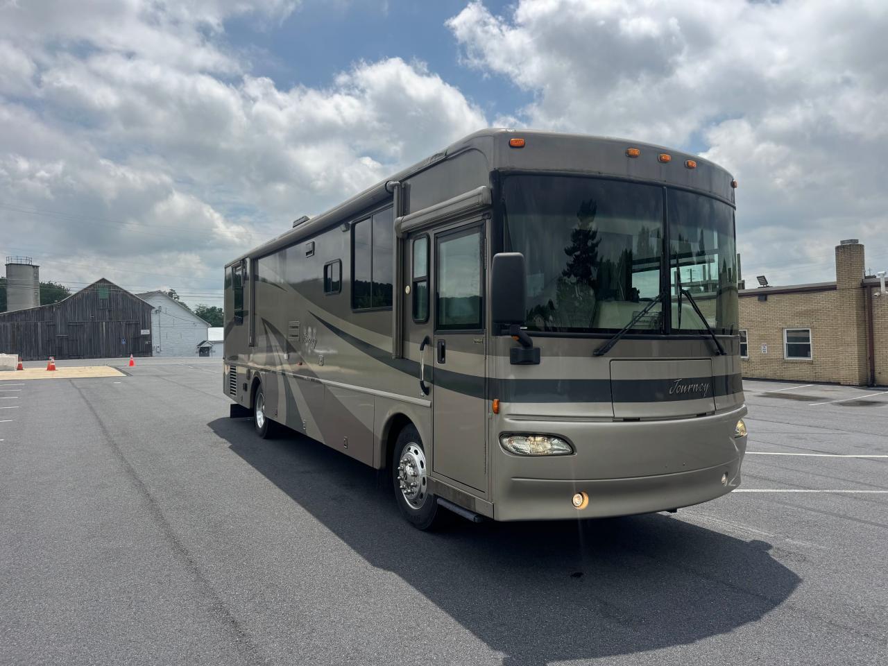 2004 Freightliner Chassis X Line Motor Home for Sale in York Haven, PA - Minor Dent/Scratches