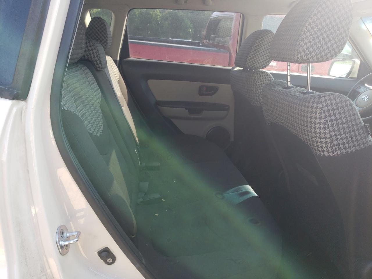 2011 Kia Soul + VIN: KNDJT2A25B7715129 Lot: 61957635