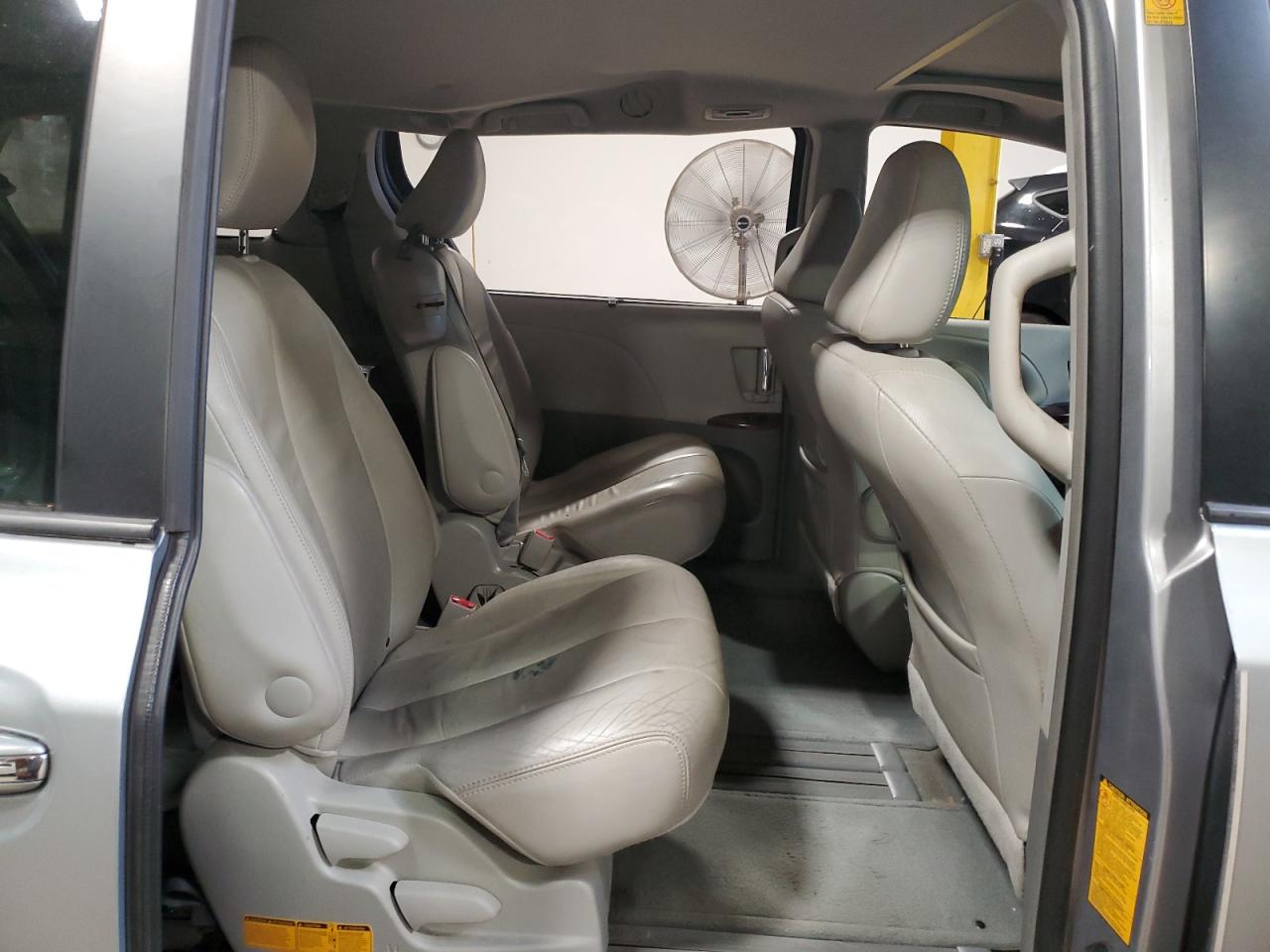 2012 Toyota Sienna Xle VIN: 5TDYK3DC5CS261256 Lot: 62870705