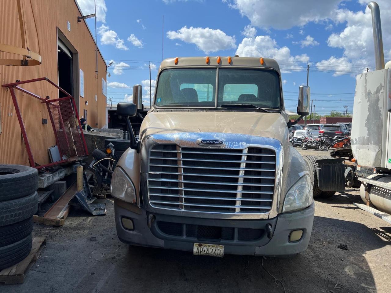 FREIGHTLINER ALL OTHER 2007 VIN 1FUJGECV27LY61184 photo 2